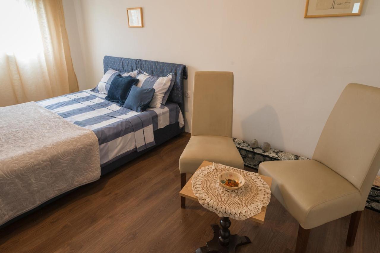 Kuca Na Selu + Besplatan Parking Villa Nikšić Kültér fotó